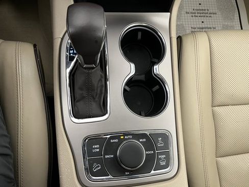 Used 2021 Jeep Grand Cherokee Overland image 18