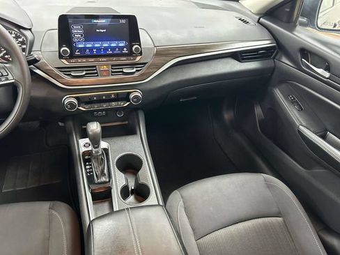 Used 2025 Nissan Altima 2.5 SV FWD image 14