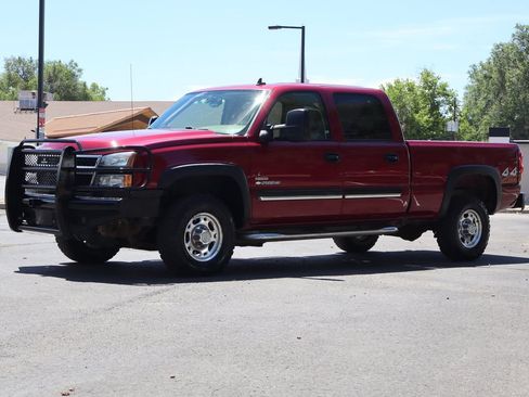 Used 2006 Chevrolet Silverado 2500 LT w/ Onstar Plus Package AWD/4WD image 11