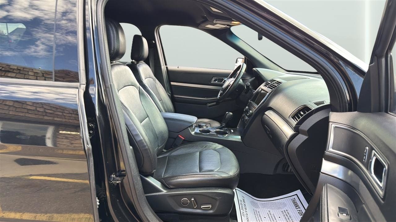 Used 2018 Ford Explorer XLT w/ Equipment Group 202A AWD/4WD image 13