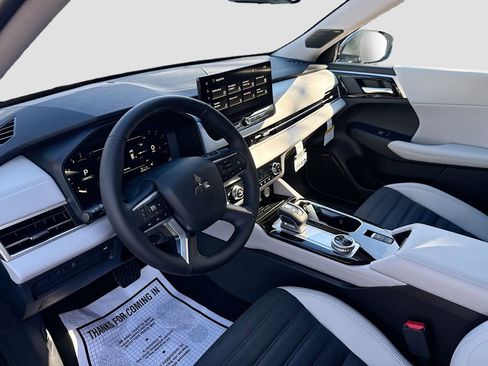 New 2026 Mitsubishi Outlander SE FWD image 9