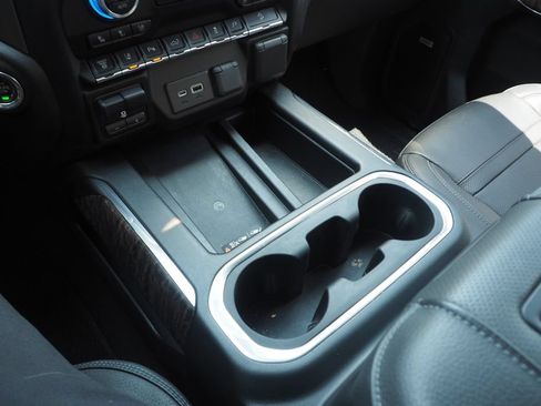 Used 2022 GMC Sierra 3500 Denali w/ Denali Ultimate Package AWD/4WD image 24