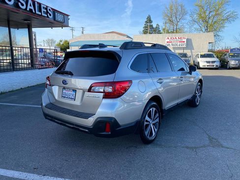 Used 2018 Subaru Outback 2.5i Limited image 3