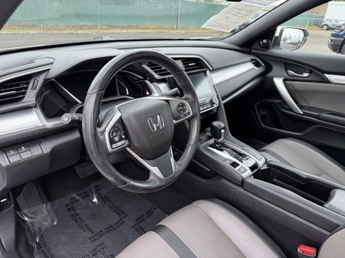 Used 2017 Honda Civic Touring image 16