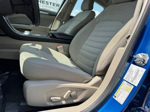 Used 2017 Ford Fusion SE FWD image 6