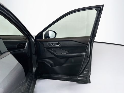 Used 2023 Nissan Rogue Platinum w/ Platinum Premium Package FWD image 33