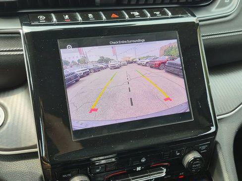 Used 2023 Jeep Grand Cherokee Laredo w/ Luxury Tech Group I AWD/4WD image 17