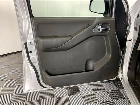 Used 2012 Suzuki Equator Premium RWD image 19