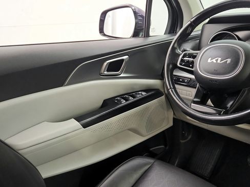 Used 2022 Kia Carnival LX FWD image 12