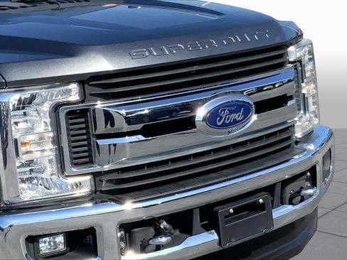 Used 2018 Ford F250 XLT w/ XLT Premium Package AWD/4WD image 26