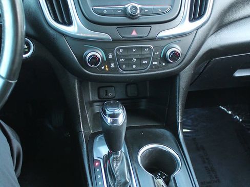 Used 2018 Chevrolet Equinox LT FWD image 30