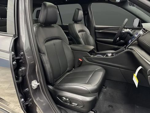 New 2025 Jeep Grand Cherokee Limited w/ Black Appearance Package image 31