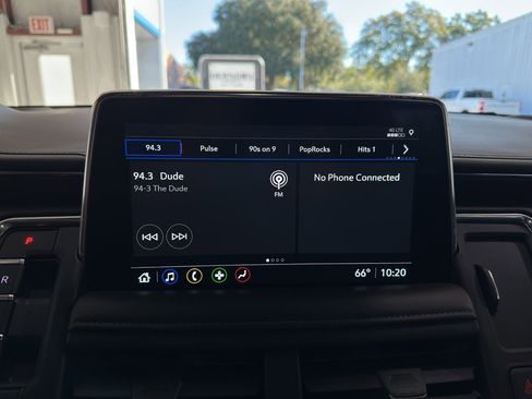 Used 2021 Chevrolet Suburban LT image 21