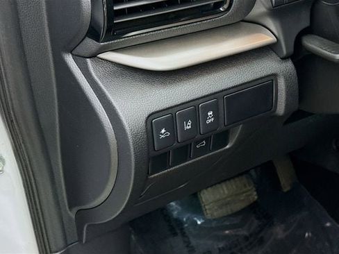 Used 2024 Mitsubishi Eclipse Cross AWD image 11