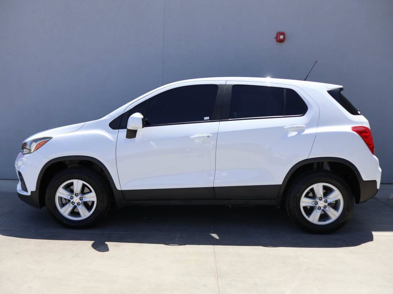 Used 2022 Chevrolet Trax LS w/ Tint and Cruise Package AWD/4WD image 2