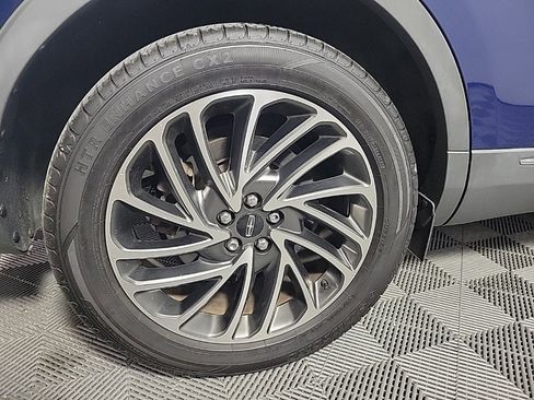 Used 2019 Lincoln Nautilus Reserve image 11