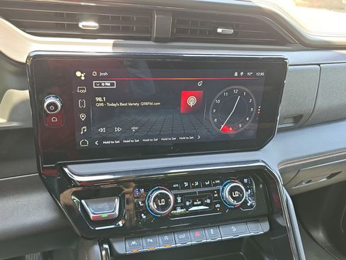 Used 2024 GMC Sierra 1500 AT4 w/ Technology Package AWD/4WD image 19