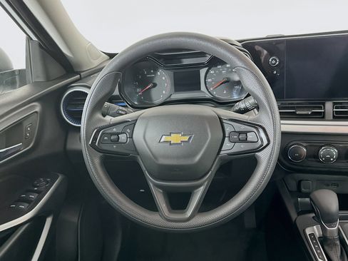 Used 2025 Chevrolet Trax LS image 17