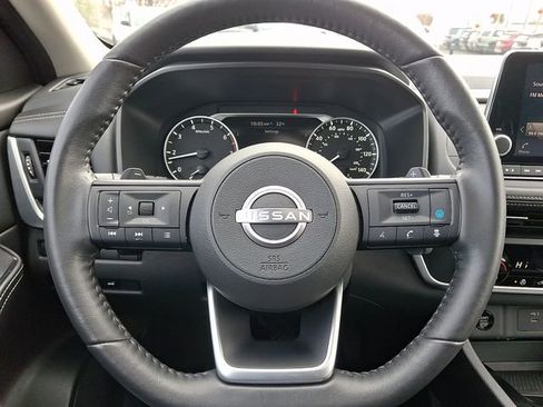 Used 2024 Nissan Rogue SV w/ SV Premium Package image 19