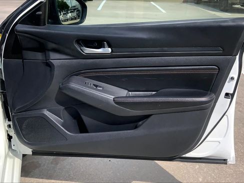Used 2022 Nissan Altima 2.5 SR w/ Midnight Edition Package image 23