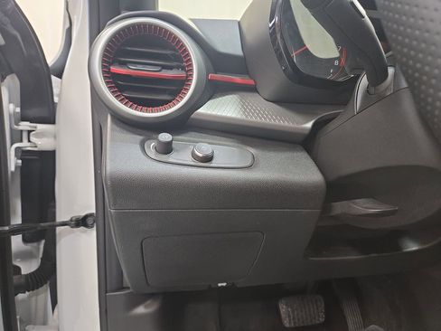 Certified 2024 Chevrolet Trax RS w/ Sunroof Package image 24