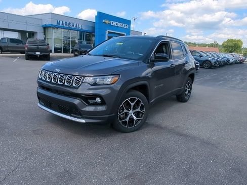 Used 2024 Jeep Compass Limited AWD/4WD image 3