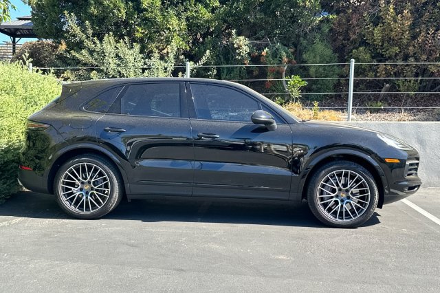 Used 2022 Porsche Cayenne AWD/4WD image 6