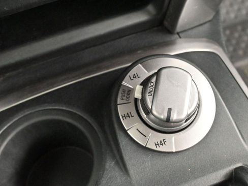 Used 2018 Toyota 4Runner Limited AWD/4WD image 28