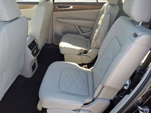 New 2026 Volkswagen Atlas SE image 13