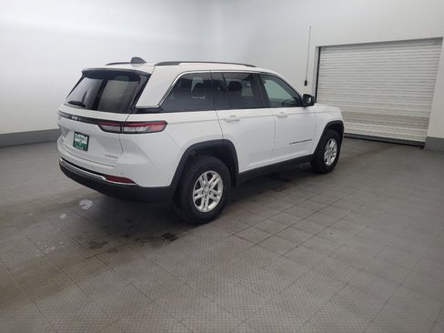 Used 2023 Jeep Grand Cherokee Laredo AWD/4WD image 10