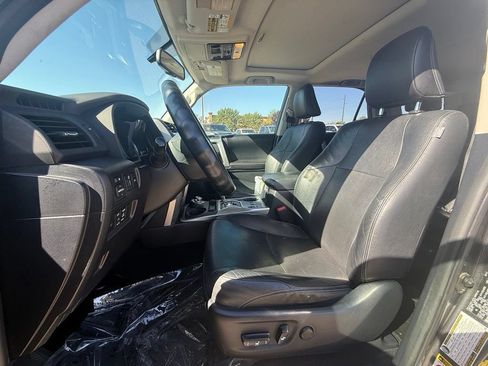 Used 2015 Toyota 4Runner Limited AWD/4WD image 9