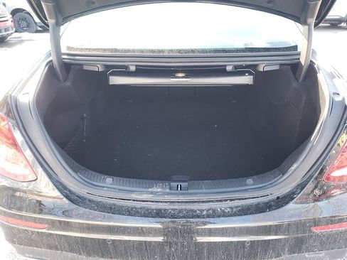 Used 2017 Mercedes-Benz E 300 4MATIC image 8
