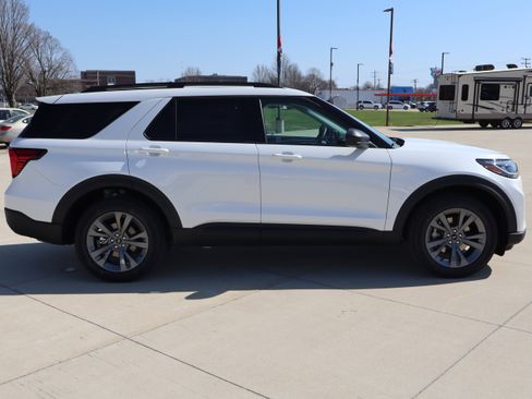 New 2026 Ford Explorer Active image 4