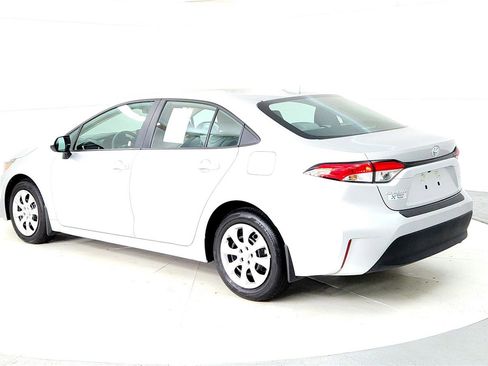 Used 2025 Toyota Corolla LE image 4