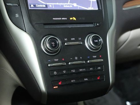 Used 2019 Lincoln MKC Select w/ Select Plus Package FWD image 26