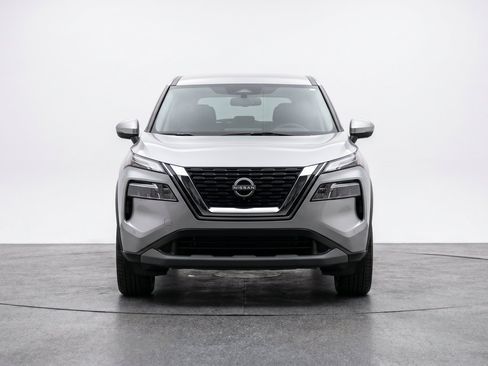 Used 2025 Nissan Rogue SV FWD image 2
