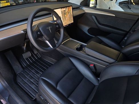Used 2023 Tesla Model Y Long Range AWD/4WD image 9