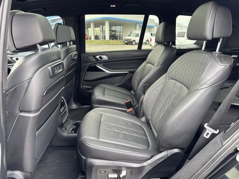 Used 2022 BMW X7 M50i image 10