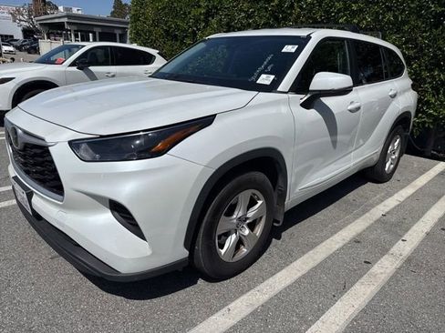 Used 2023 Toyota Highlander L w/ Protection Package #3 (TMS) FWD image 2