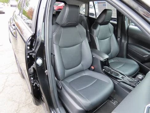 Used 2024 Toyota Corolla Cross XLE image 16