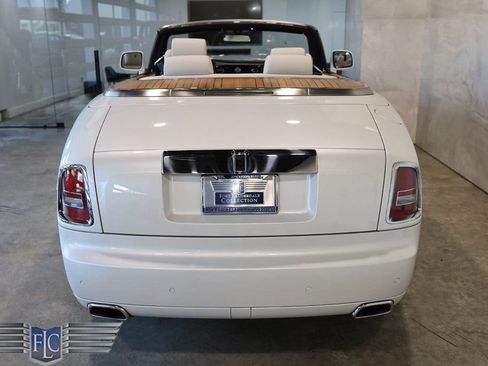 Used 2017 Rolls-Royce Phantom Drophead Coupe image 8