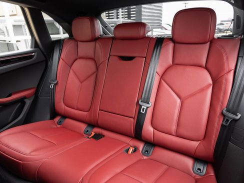 Certified 2026 Porsche Macan image 29