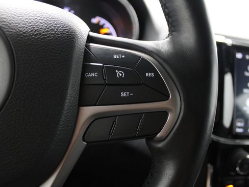 Used 2019 Jeep Grand Cherokee Altitude AWD/4WD image 38