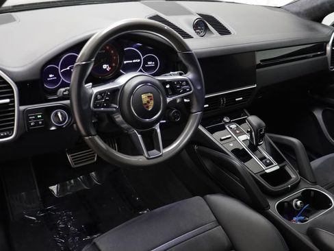 Used 2023 Porsche Cayenne GTS w/ Premium Package AWD/4WD image 6