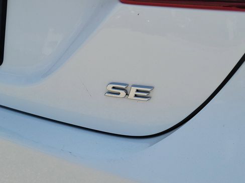 Used 2024 Toyota Camry SE image 10