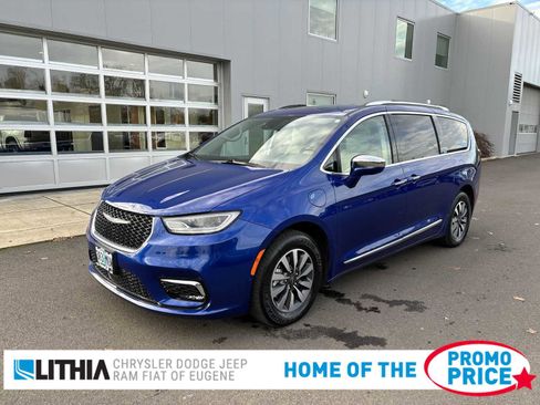 Certified 2021 Chrysler Pacifica Limited w/ Premium & Safety Sphere Group image 1