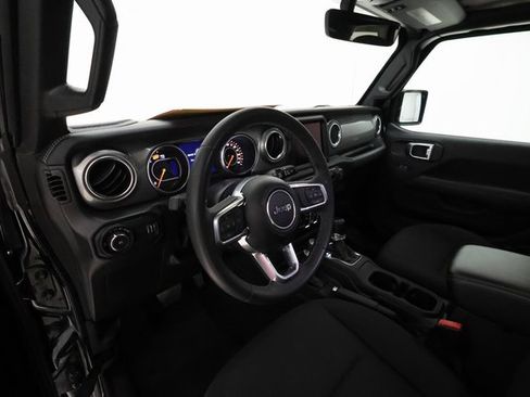 Used 2023 Jeep Wrangler Sahara image 8