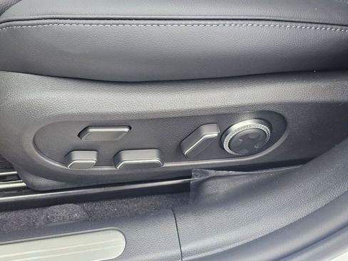 New 2026 Genesis GV60 Advance image 33