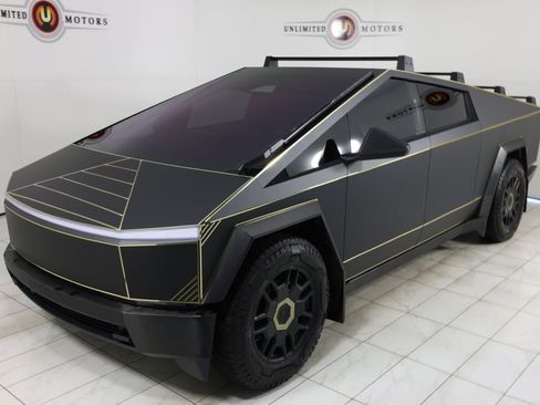 Used 2024 Tesla Cybertruck AWD Crew Cab image 35