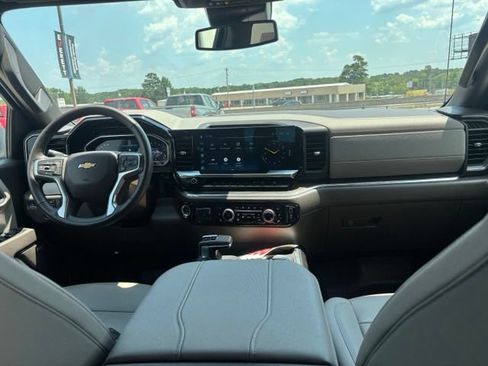 Used 2025 Chevrolet Silverado 1500 LTZ AWD/4WD image 13